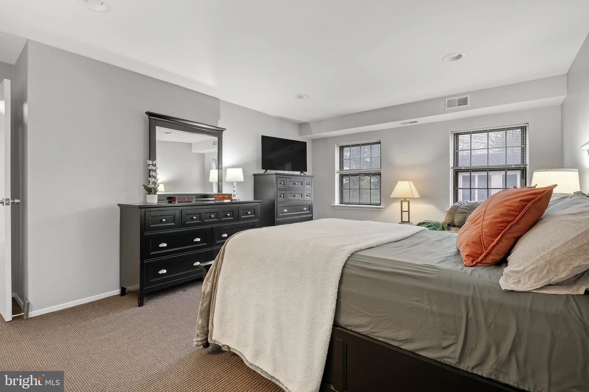 Lancaster, Pennsylvania 17601, United States, 2 Bedrooms Bedrooms, ,2 BathroomsBathrooms,Residential,Pending,81972