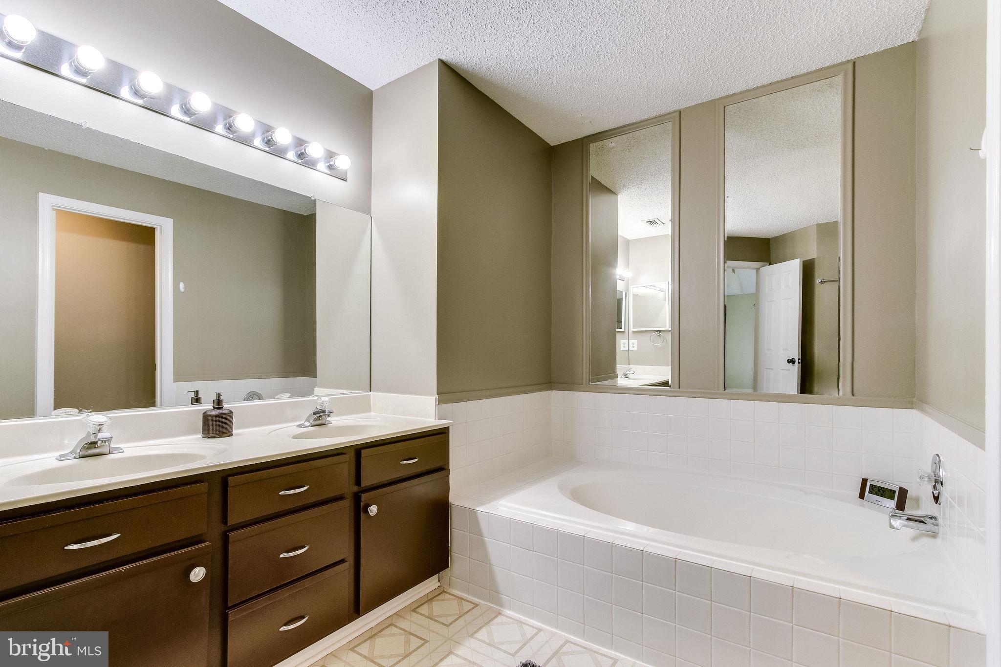 HILLWOOD - Residential