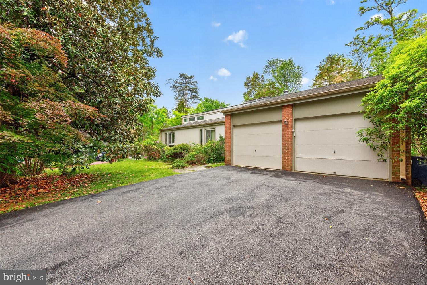 9404 WOODINGTON DRIVE
