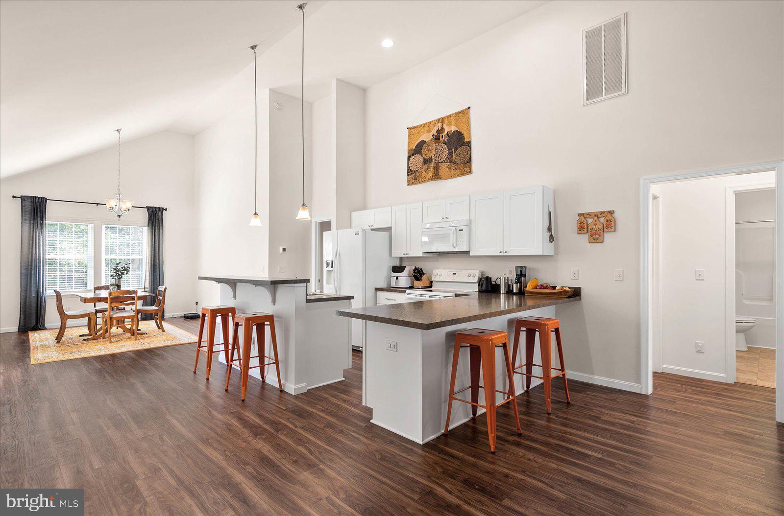 ARCADIA VILLAGE - Residential