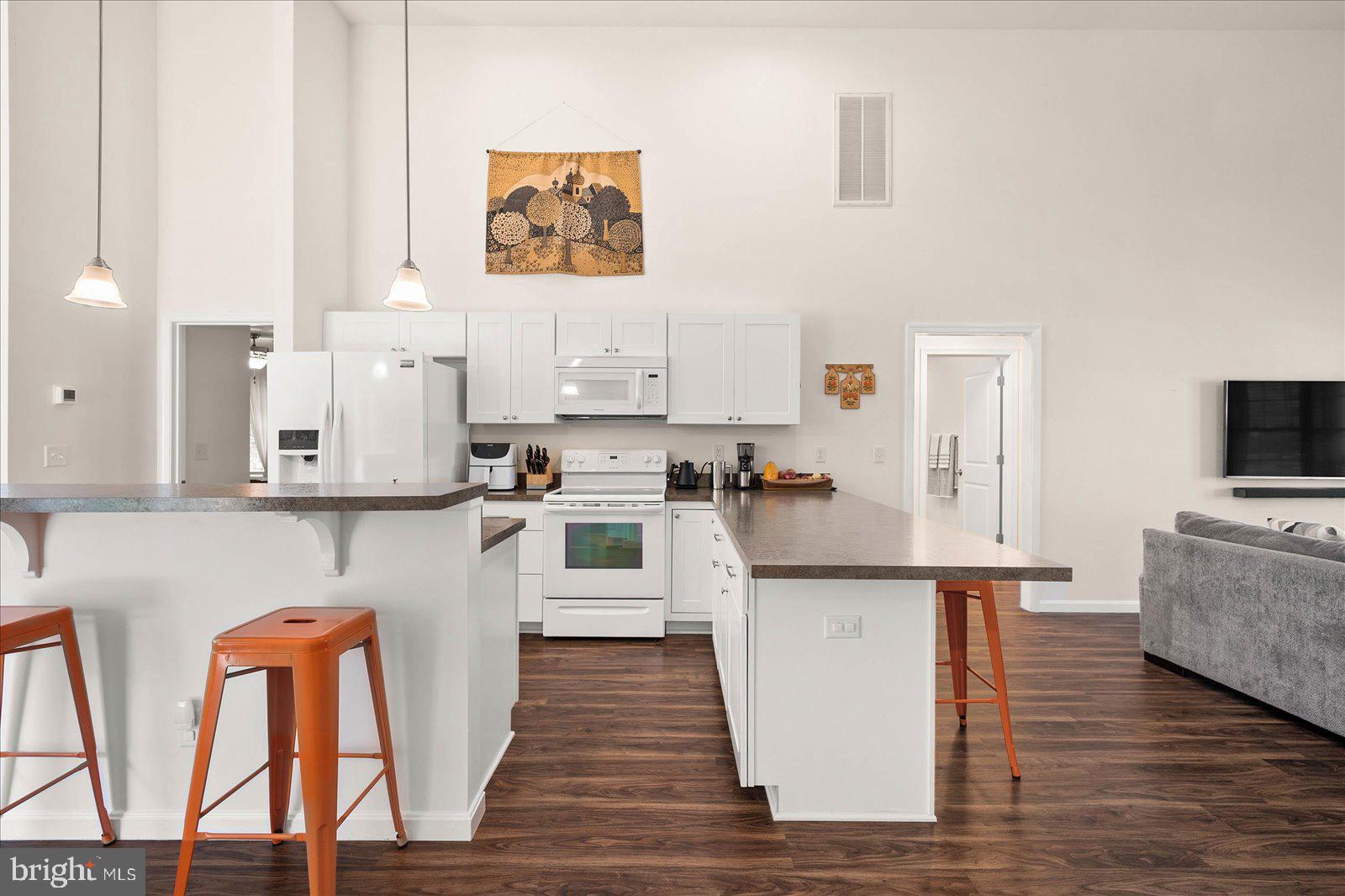 ARCADIA VILLAGE - Residential