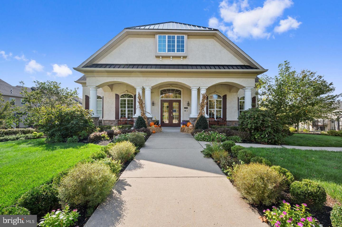 TH AT HERITAGE CNTR - Residential