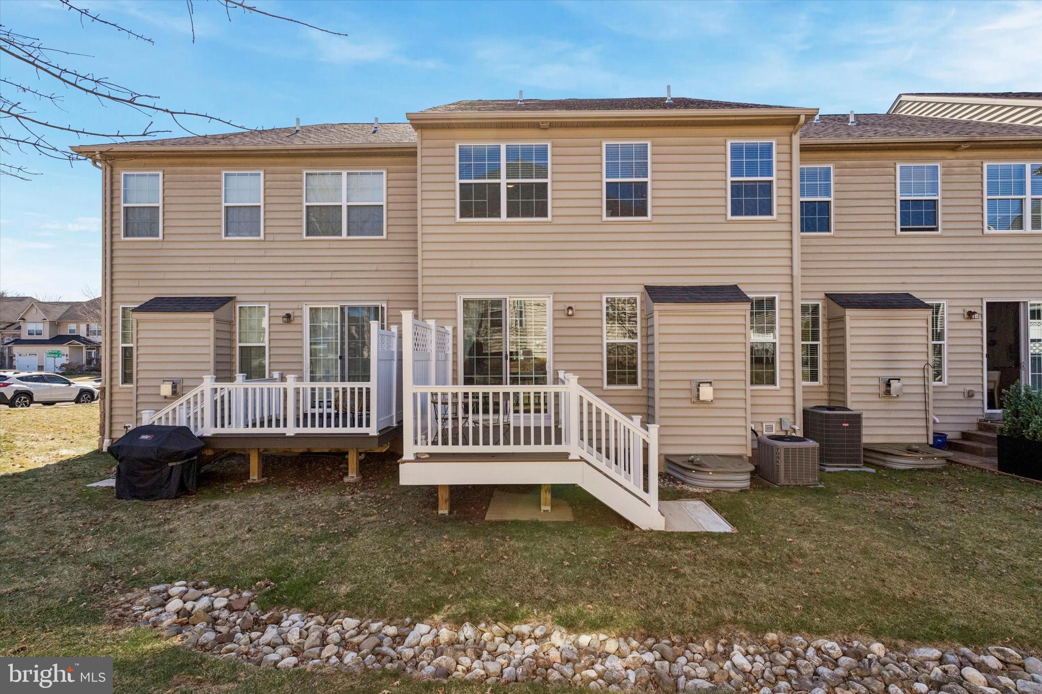 TH AT HERITAGE CNTR - Residential