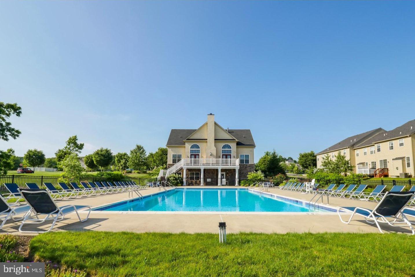 TH AT HERITAGE CNTR - Residential