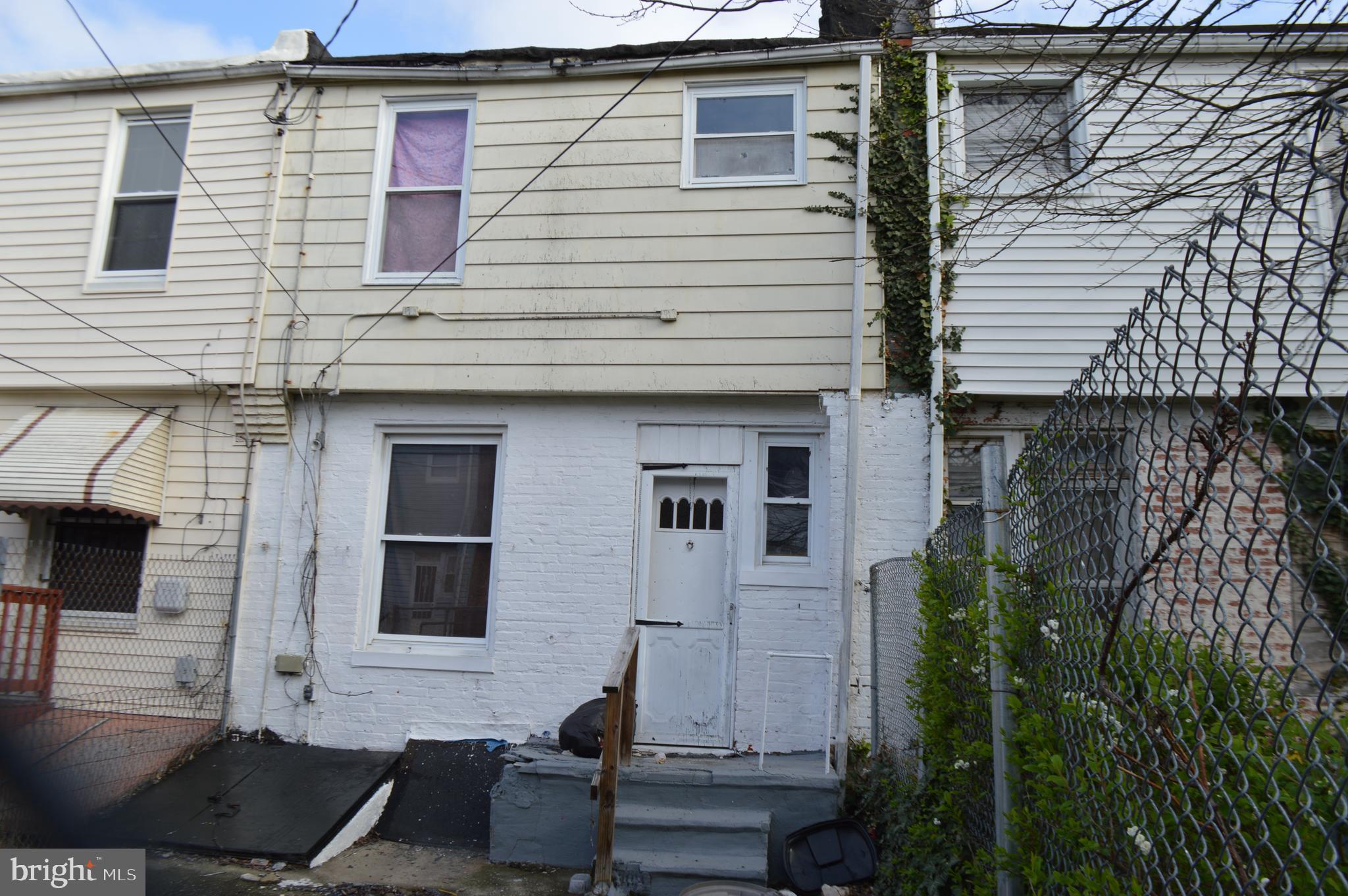 FOUR BY FOUR - Residential