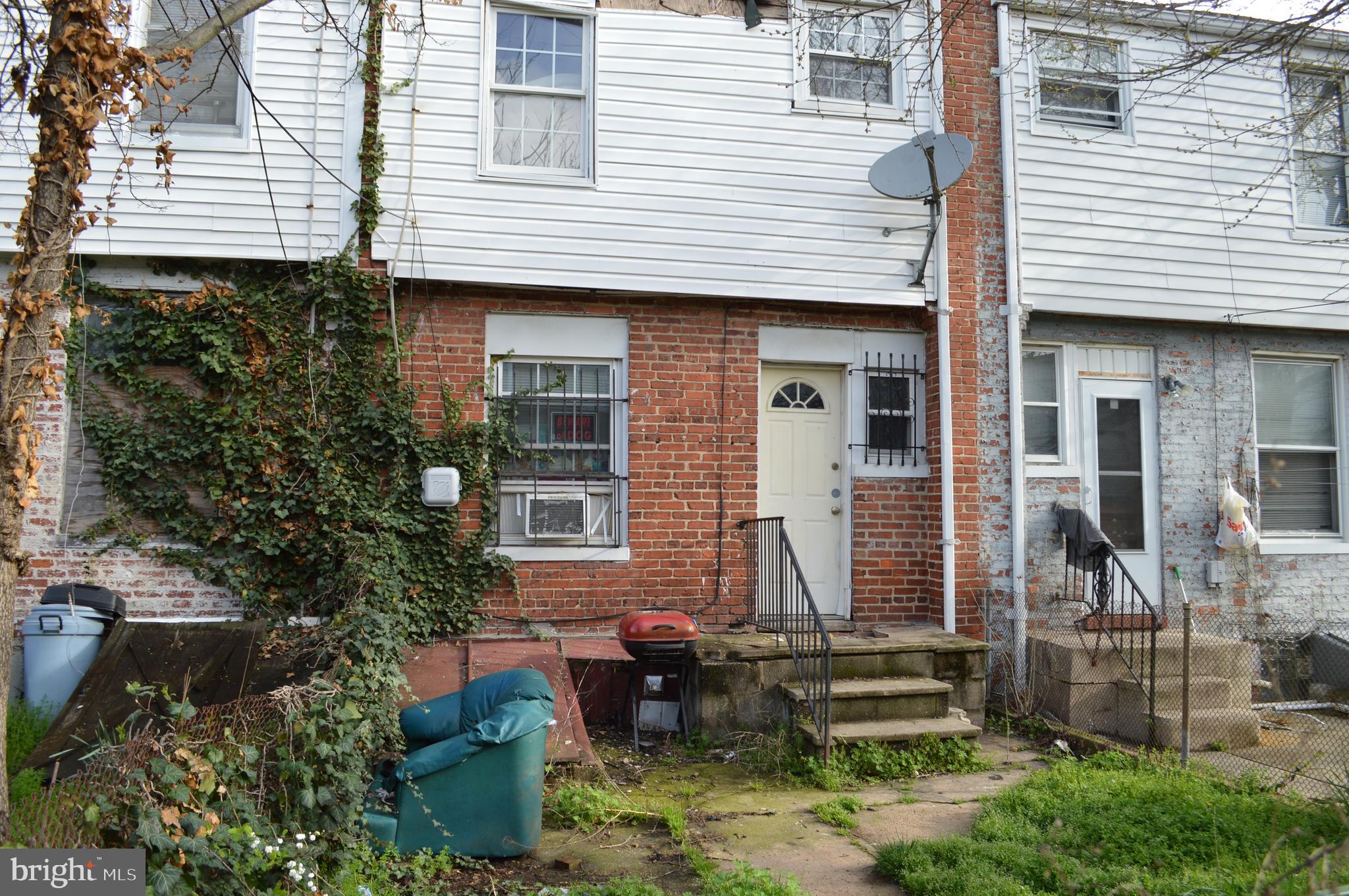 FOUR BY FOUR - Residential