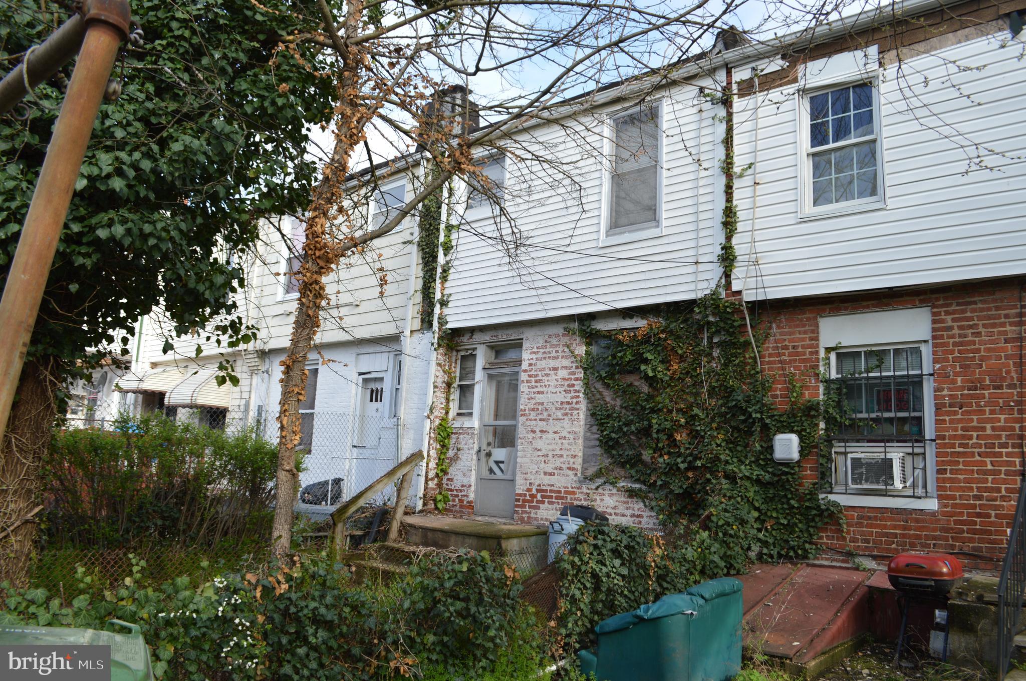 FOUR BY FOUR - Residential