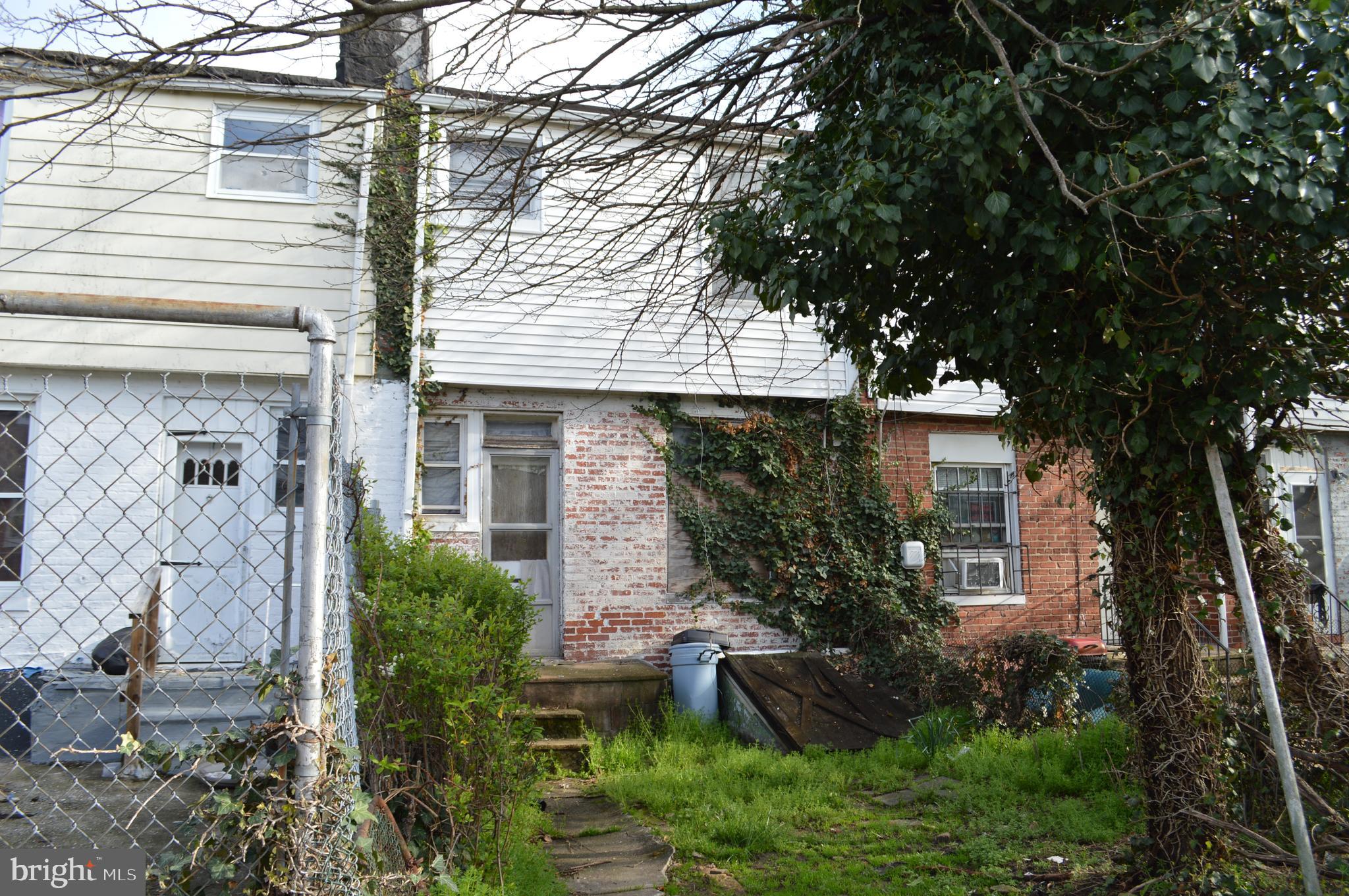 FOUR BY FOUR - Residential