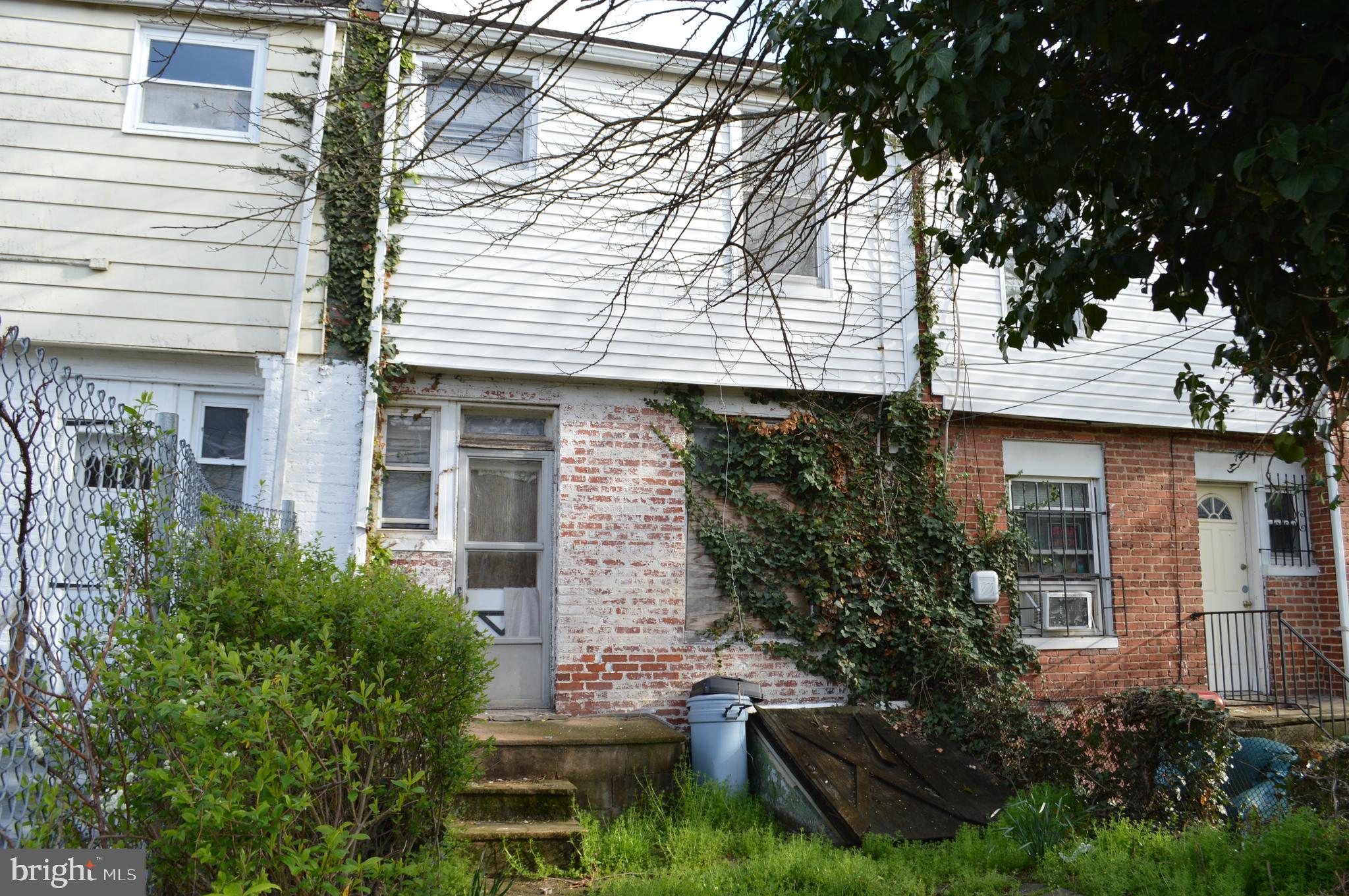 FOUR BY FOUR - Residential