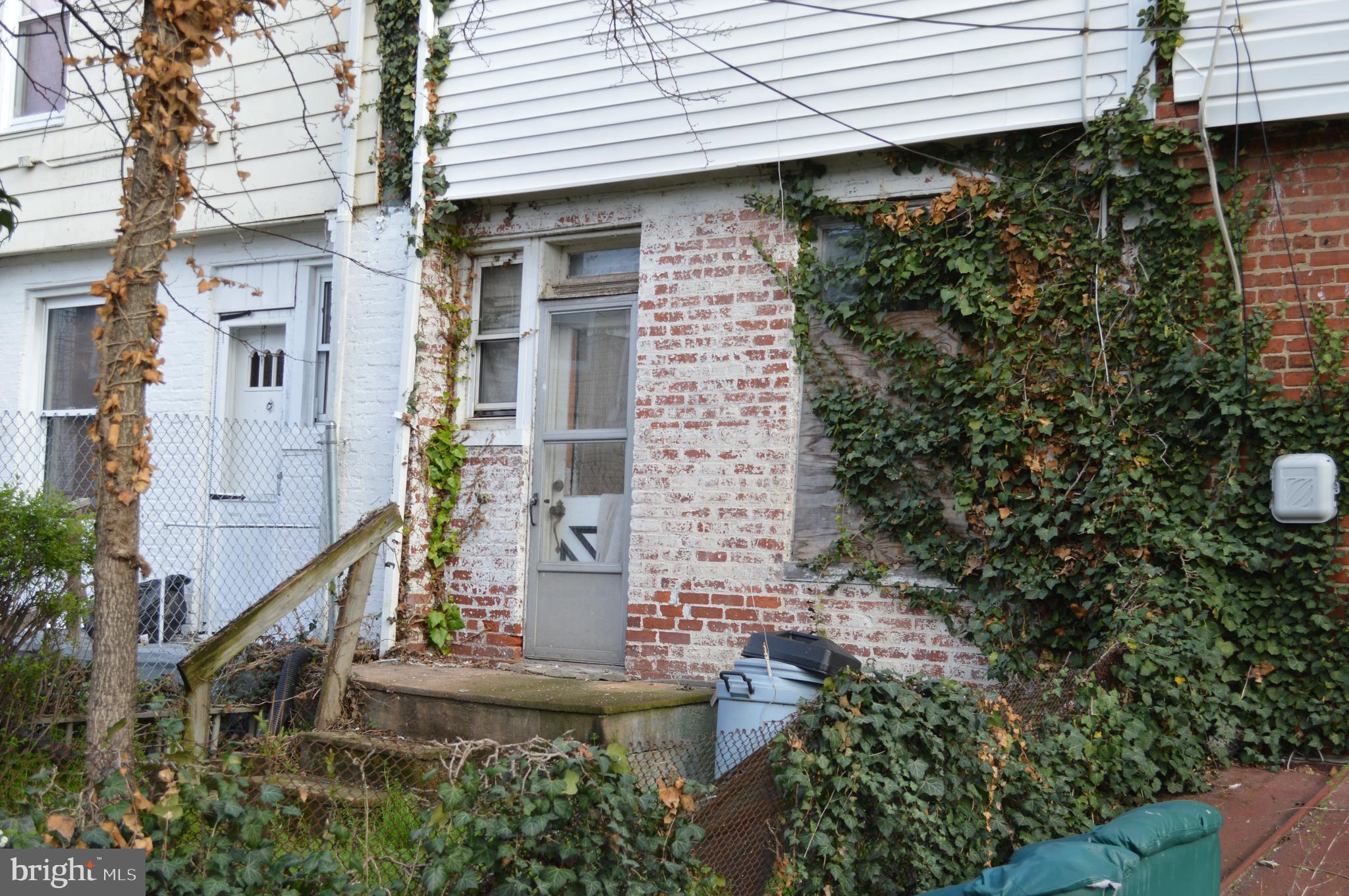 FOUR BY FOUR - Residential