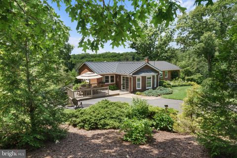 1483 TEA BERRY ROAD TOMS BROOK VA 22660