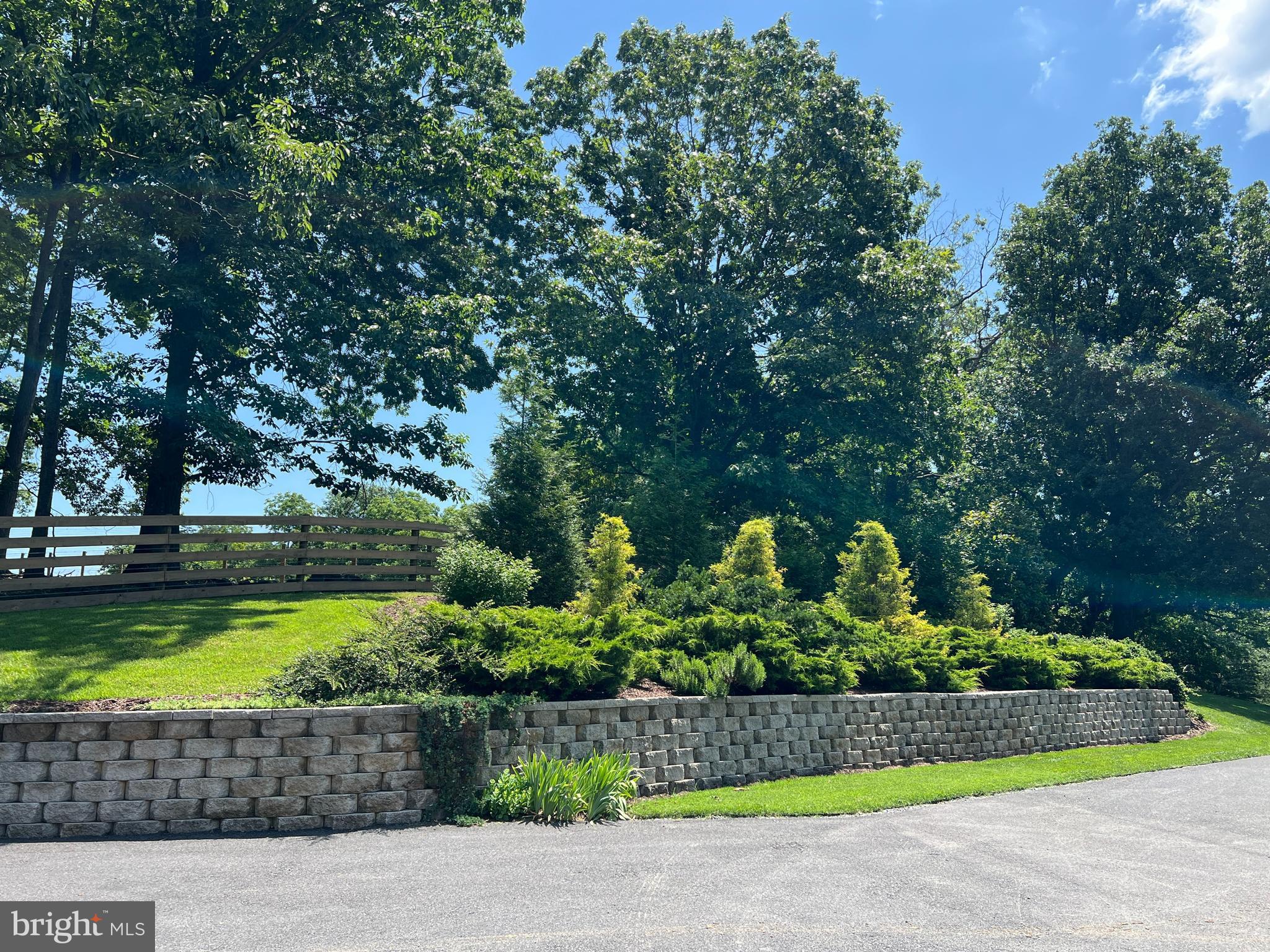 1483 TEA BERRY ROAD
