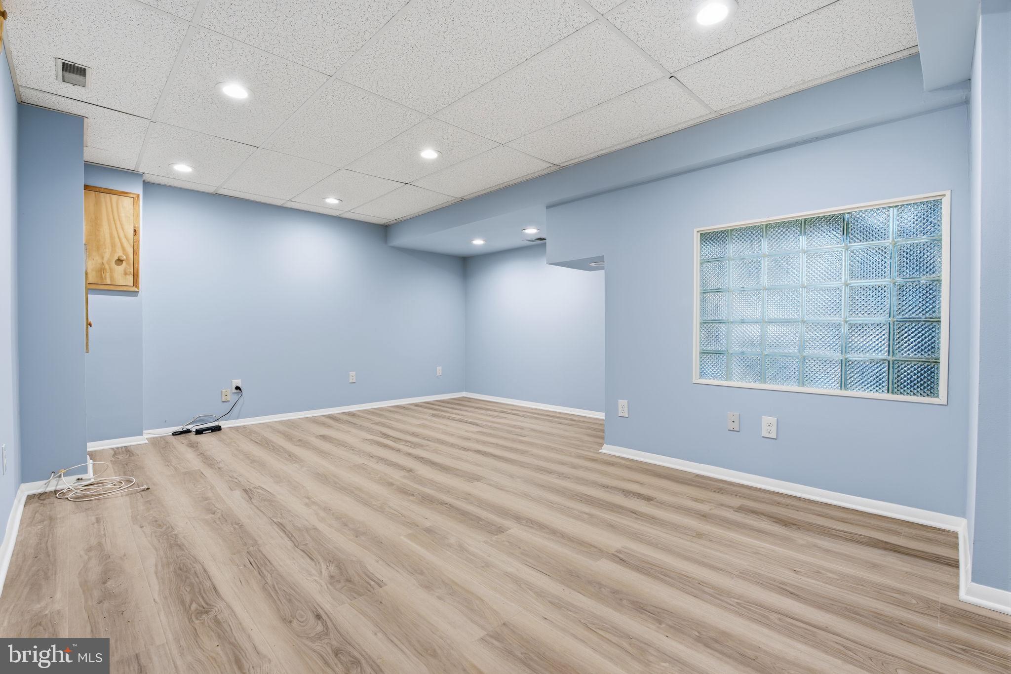 VALLEY STREAM ESTATES - Residential