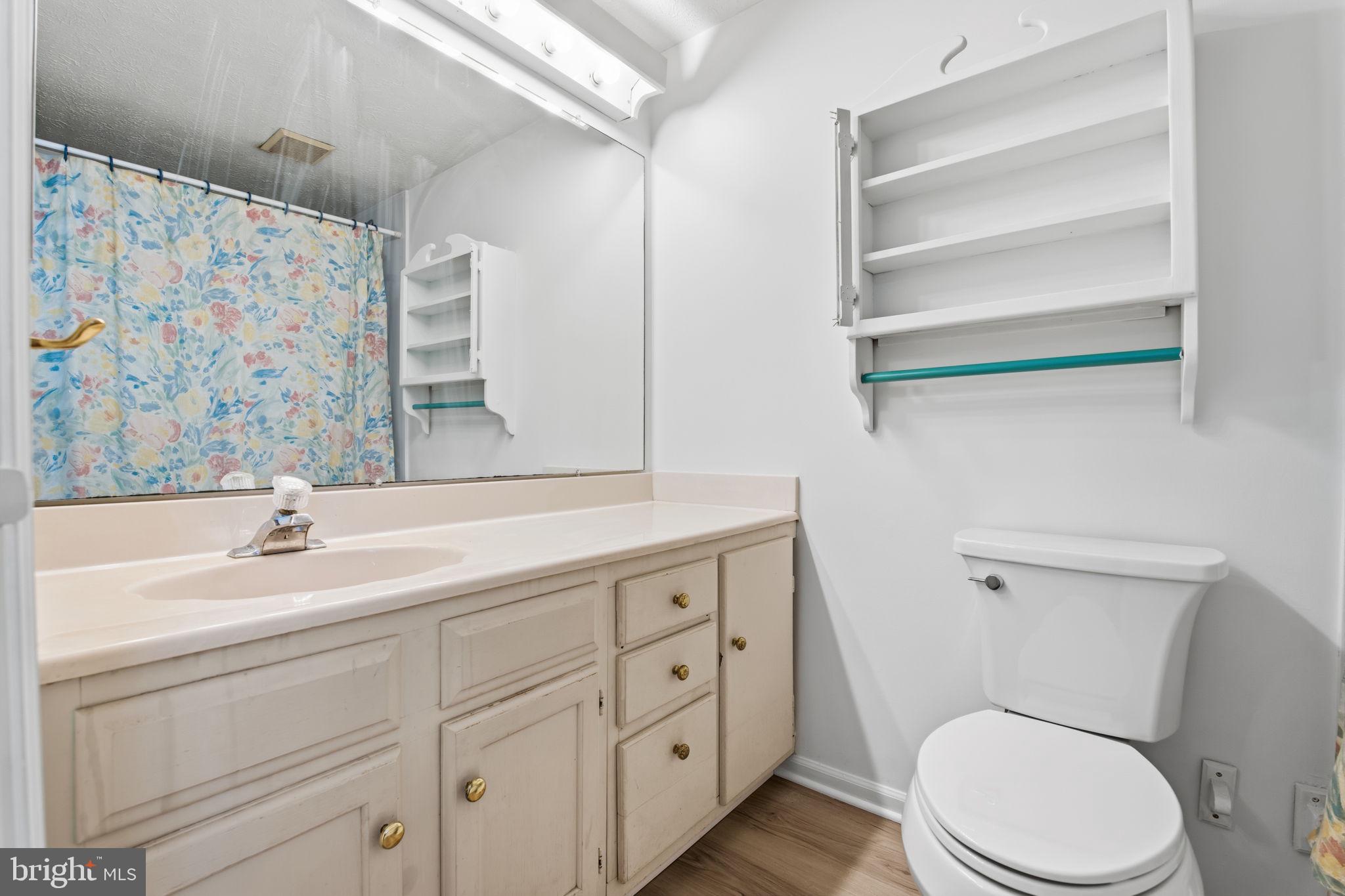 VALLEY STREAM ESTATES - Residential