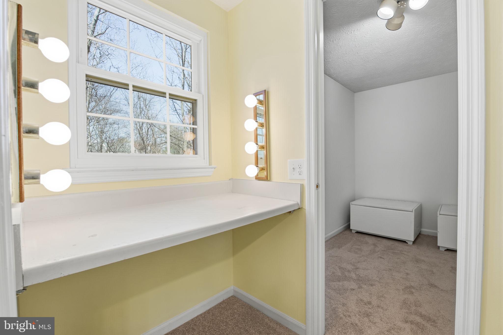 VALLEY STREAM ESTATES - Residential