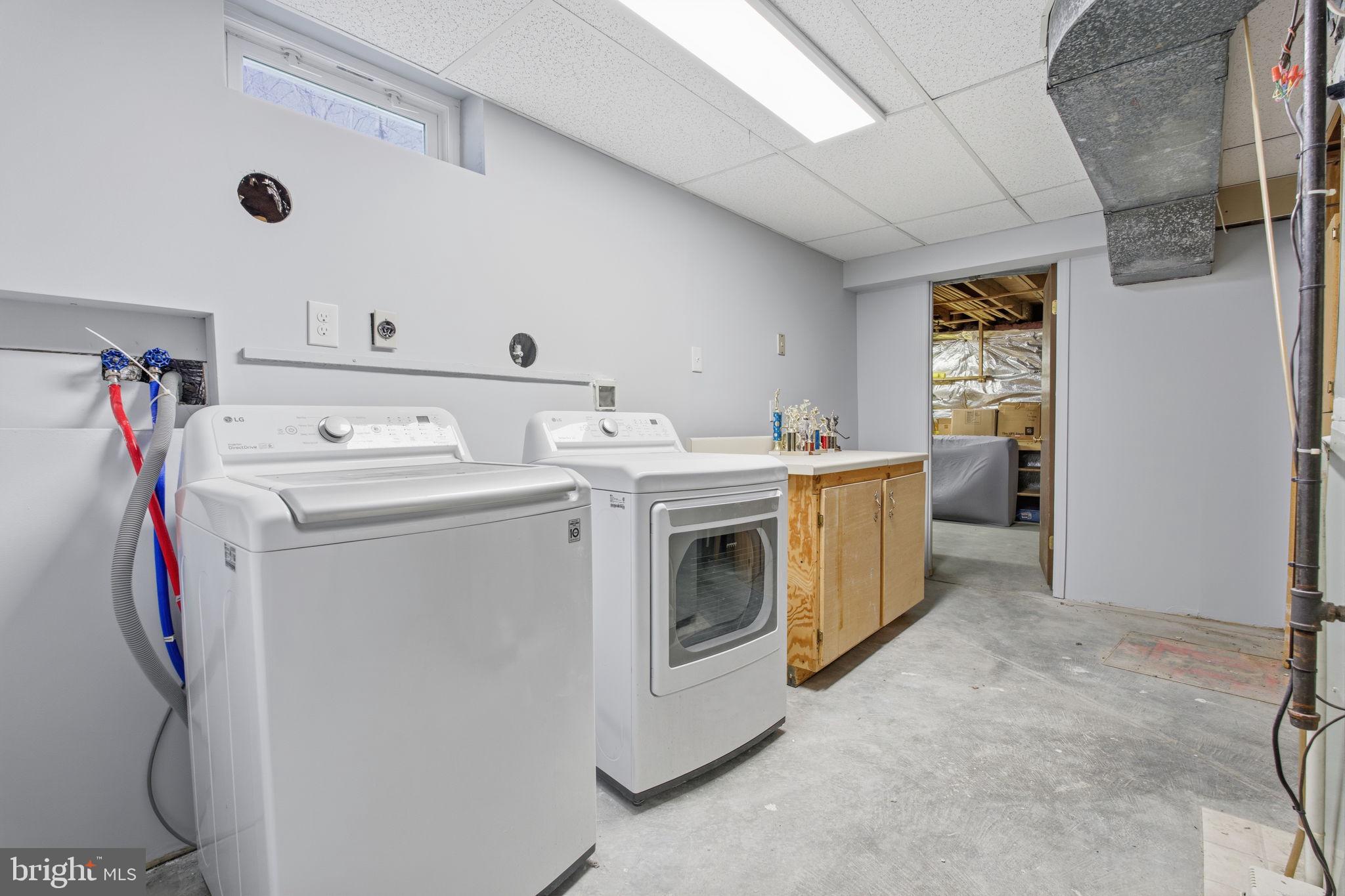 VALLEY STREAM ESTATES - Residential