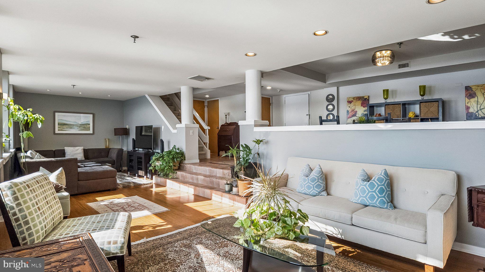 7 N CHRISTOPHER COLUMBUS BOULEVARD 246
