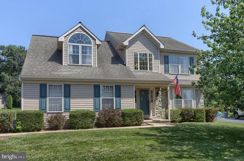 Photo of 50 Tower Drive, ELIZABETHTOWN, PA 17022 (MLS # PALA2072146)
