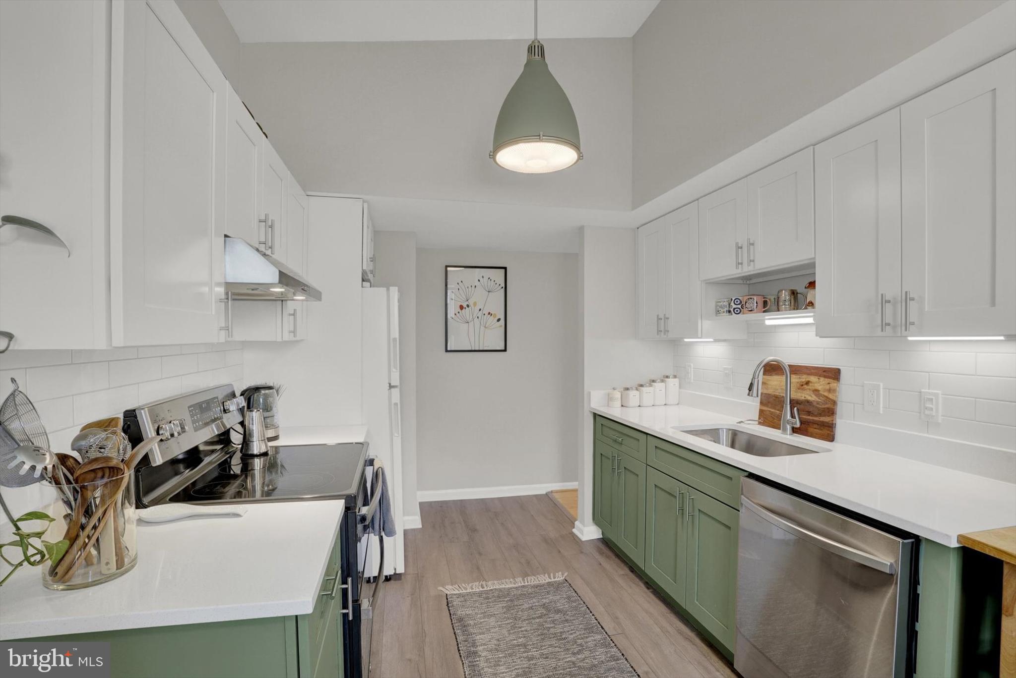 11 PICKERING COURT 11-201