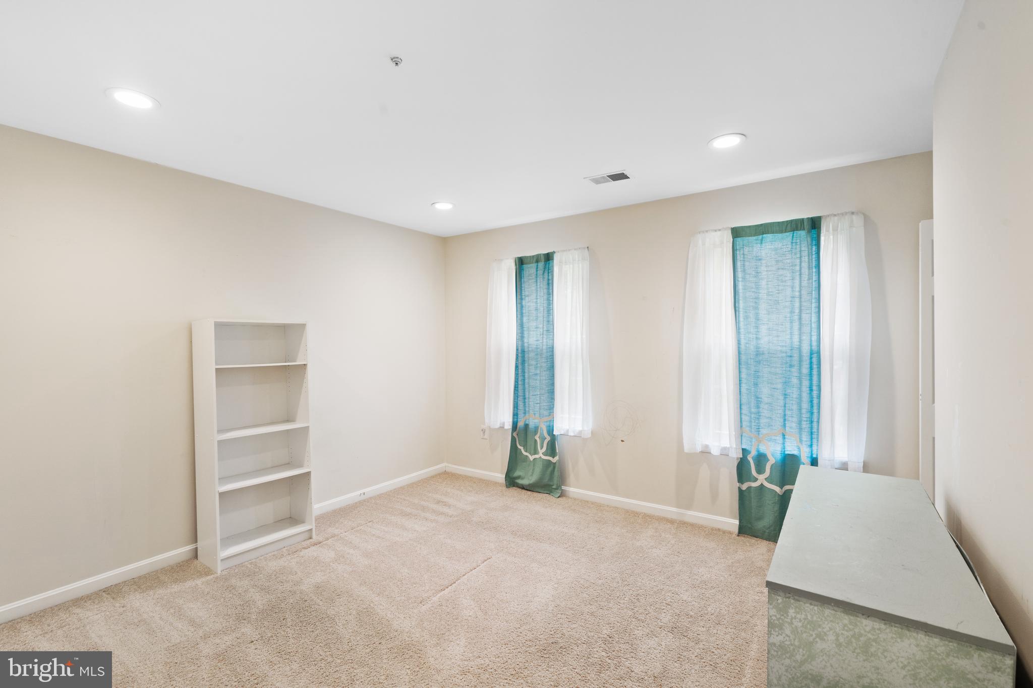 LIVINGSTON GROVE - Residential