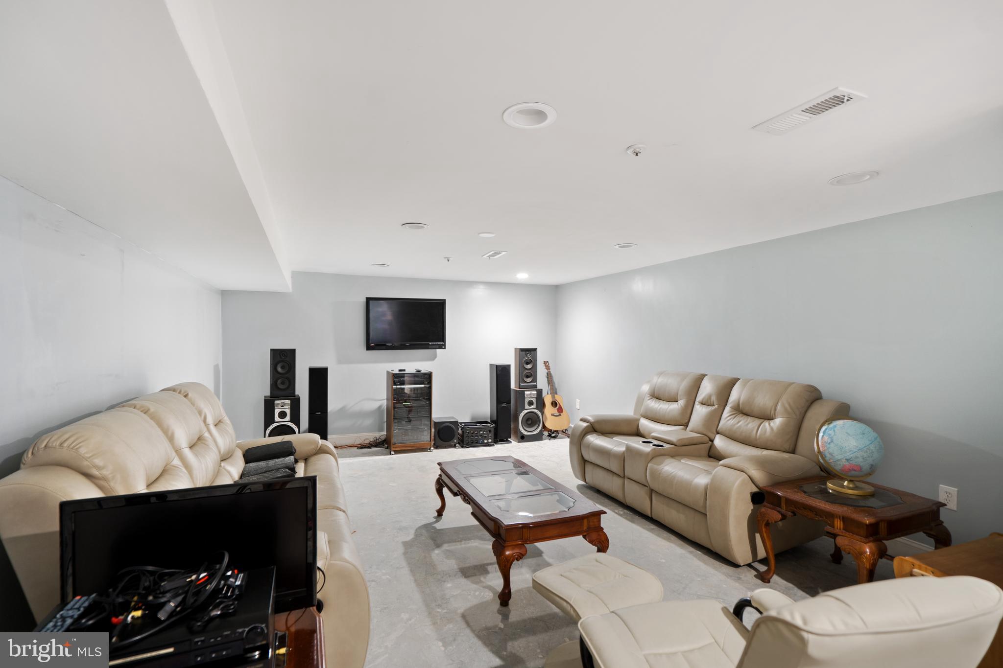 LIVINGSTON GROVE - Residential