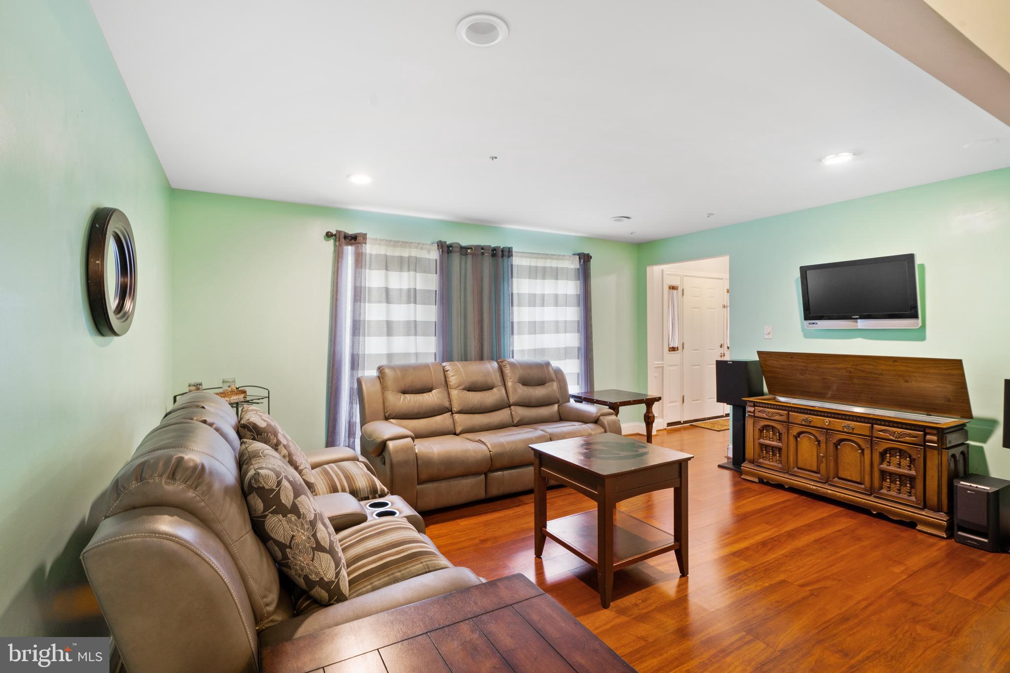 LIVINGSTON GROVE - Residential