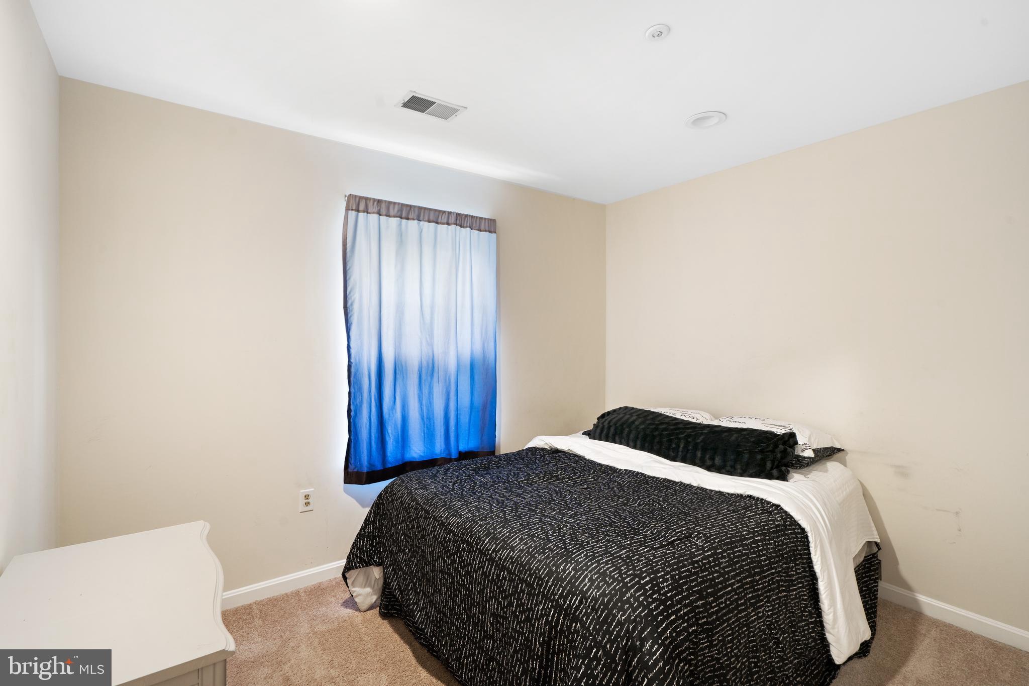 LIVINGSTON GROVE - Residential