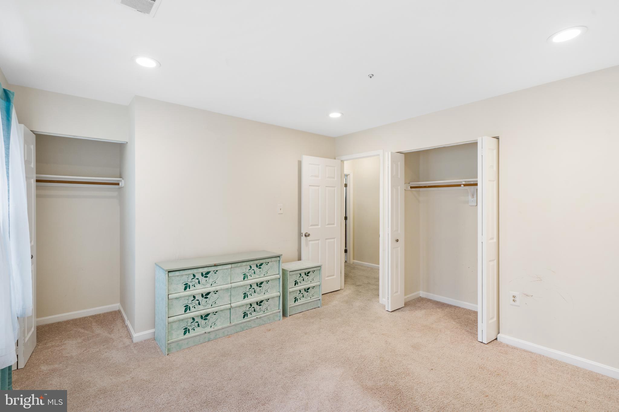 LIVINGSTON GROVE - Residential