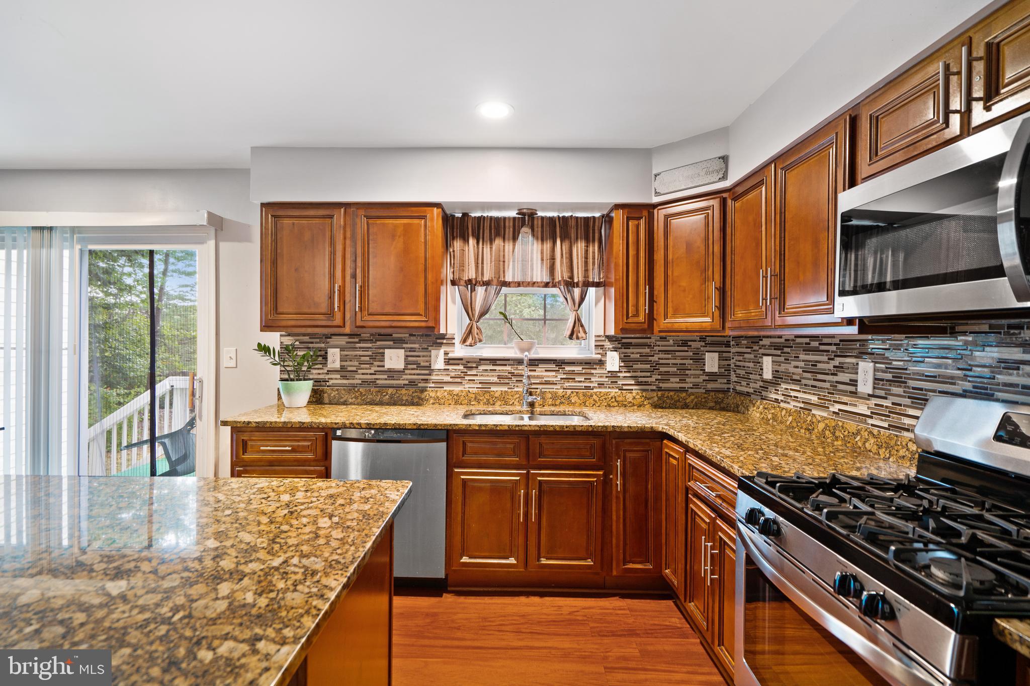 LIVINGSTON GROVE - Residential