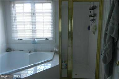 AMBERWOOD - Residential Lease