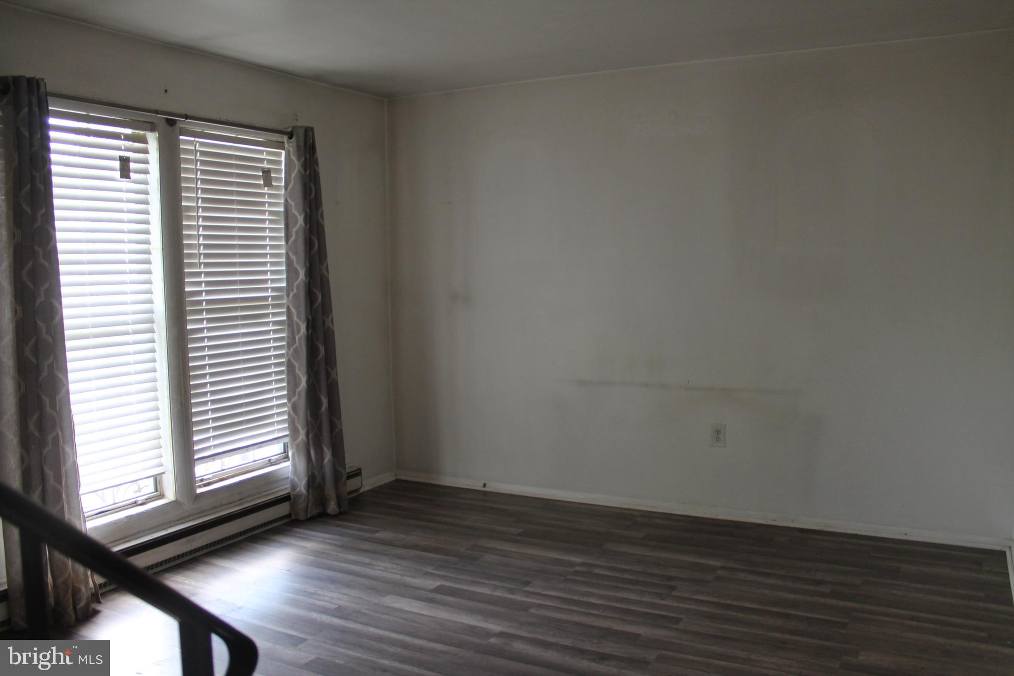 VILLAGE PARK - Residential