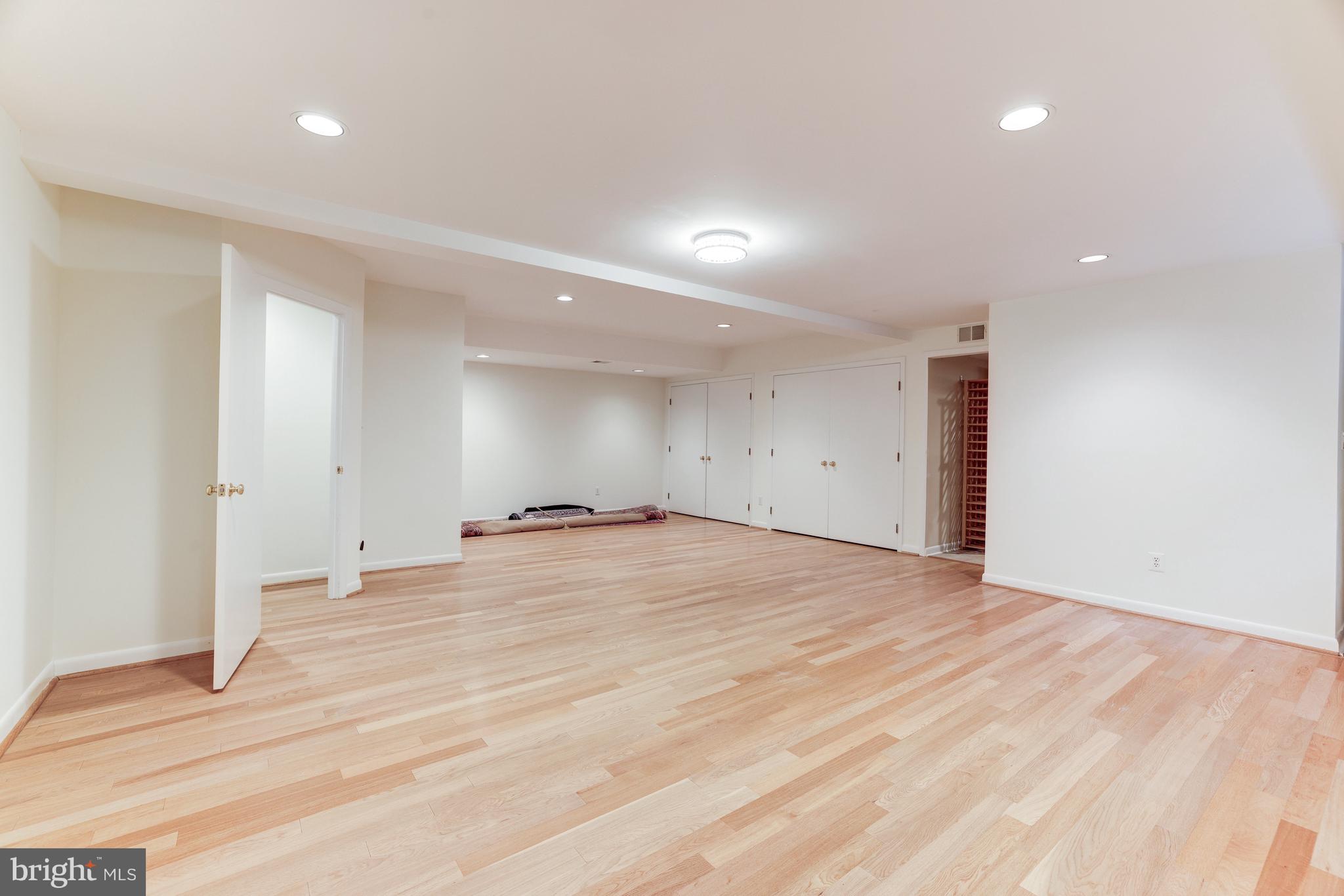 MCLEAN STATION - Residential