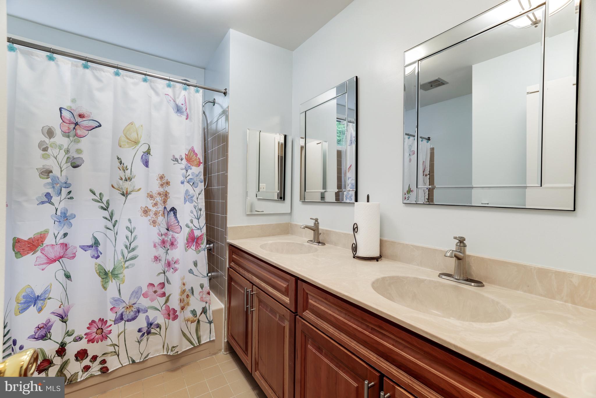 MCLEAN STATION - Residential