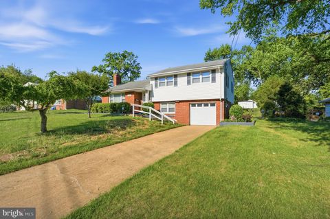 Photo of 5209 Columbia Road, SPRINGFIELD, VA 22151 (MLS # VAFX2301834)