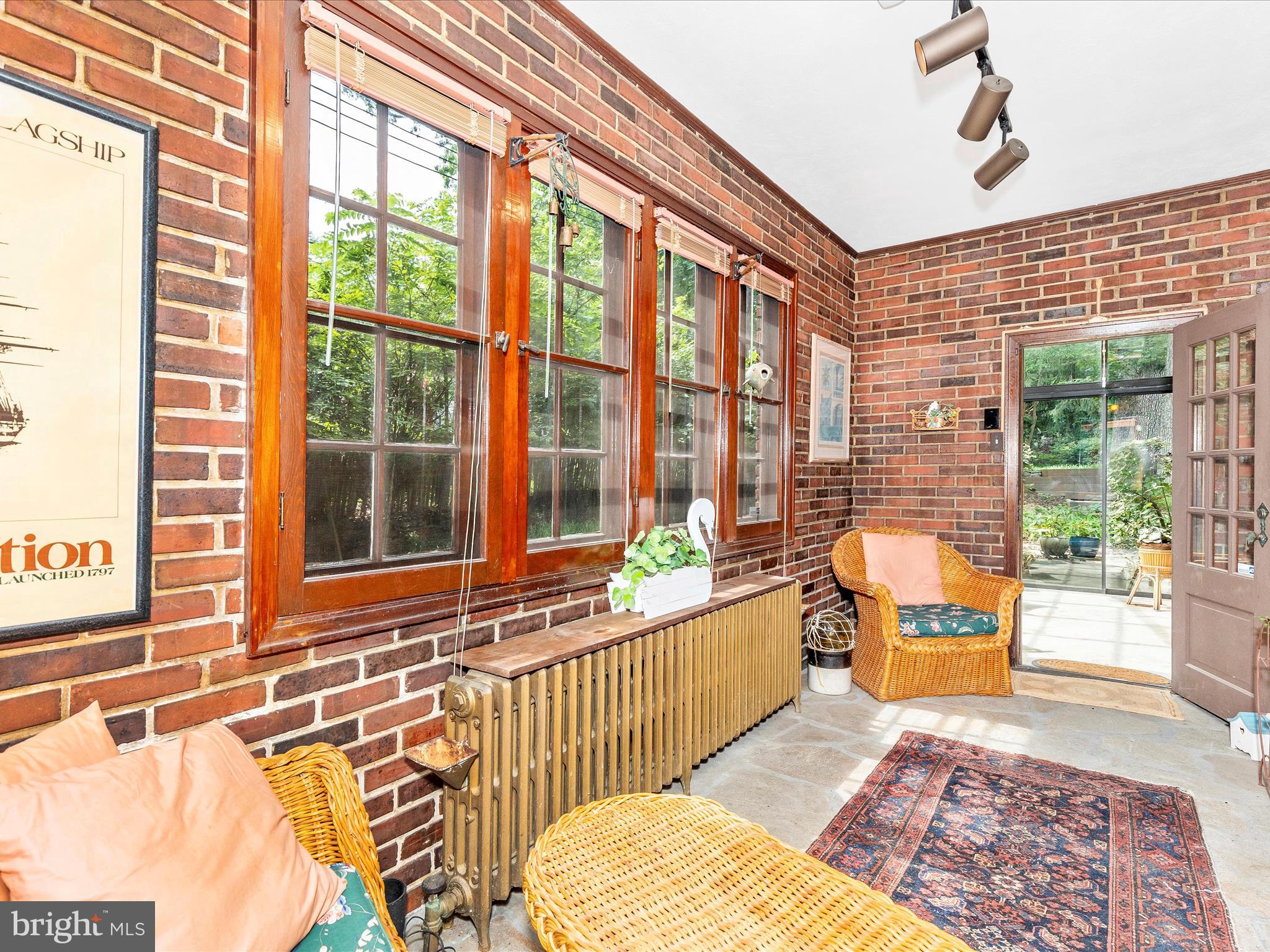 TEN HILLS - Residential