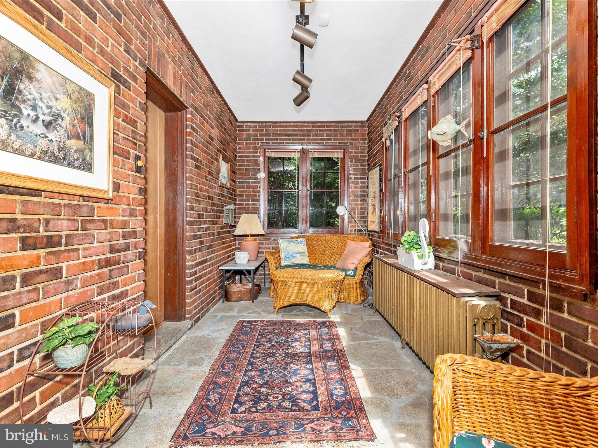 TEN HILLS - Residential