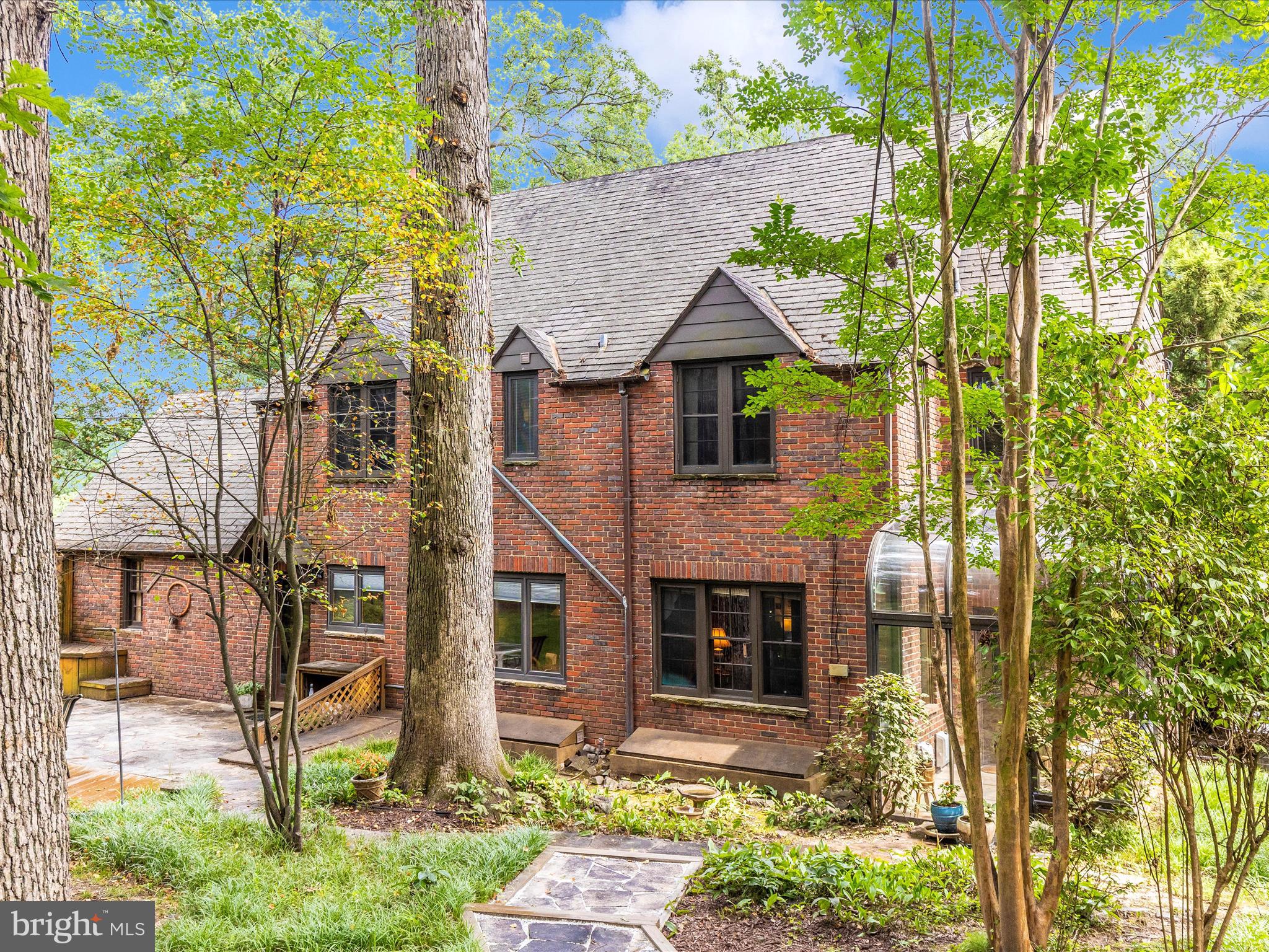 TEN HILLS - Residential