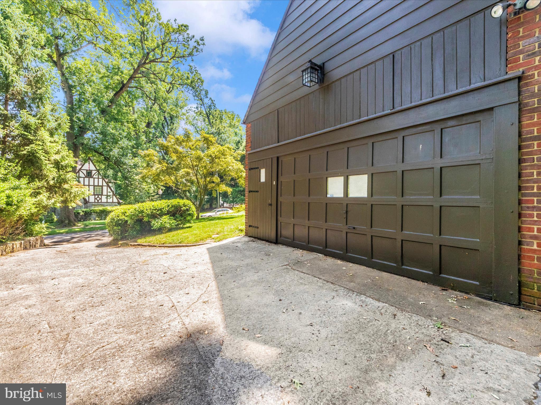 TEN HILLS - Residential