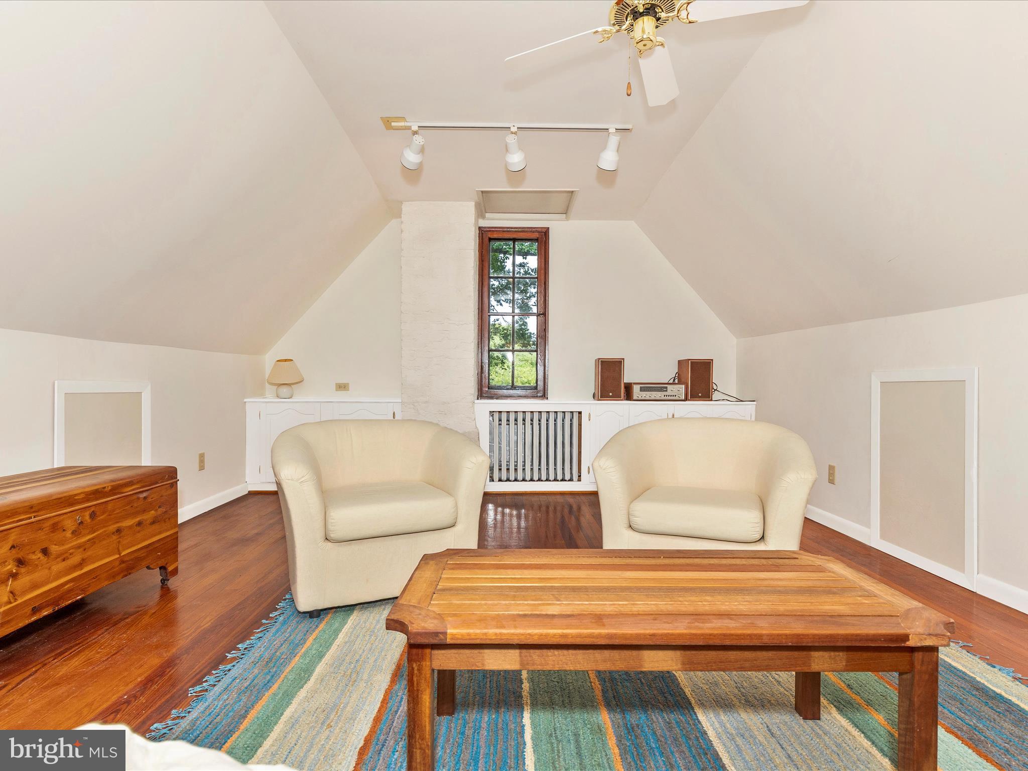 TEN HILLS - Residential