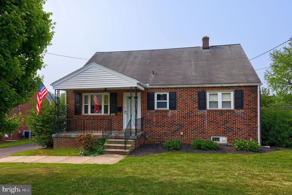 Photo of 1310 MAPLE AVE, LANCASTER, PA 17603 (MLS # PALA2036012)