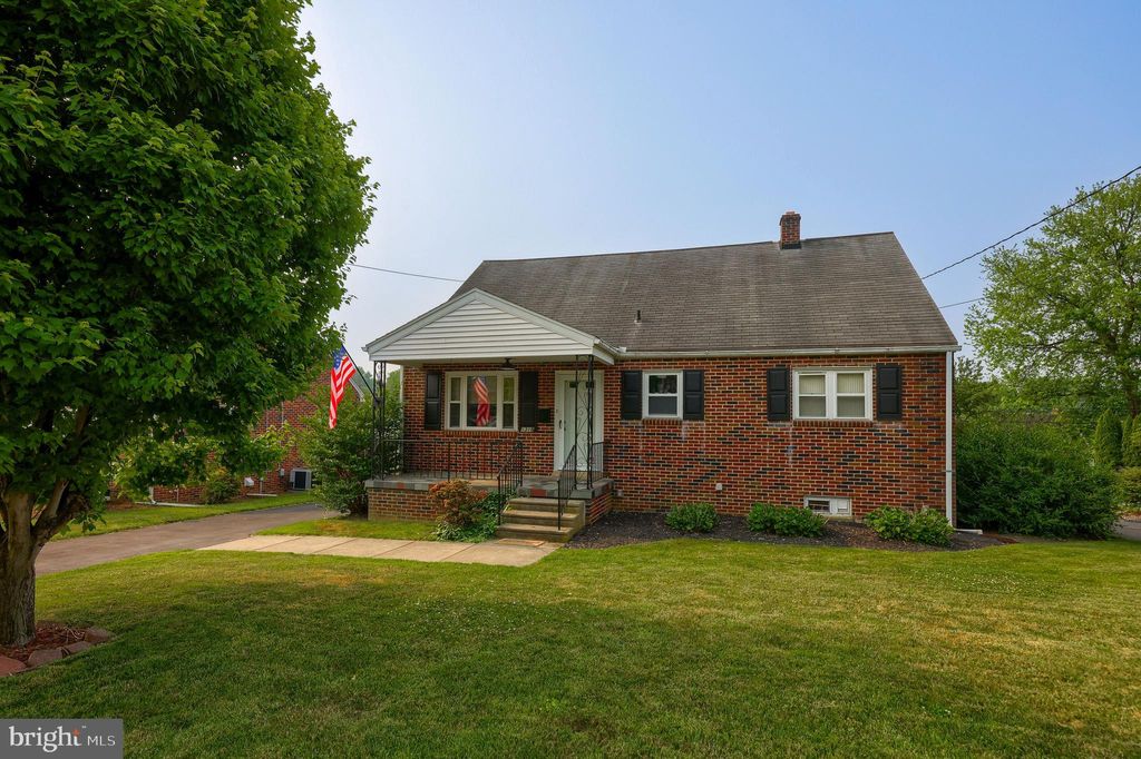 Photo of 1310 MAPLE AVE, LANCASTER, PA 17603 (MLS # PALA2036012)