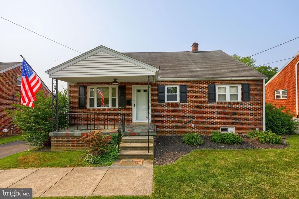 Photo of 1310 MAPLE AVE, LANCASTER, PA 17603 (MLS # PALA2036012)
