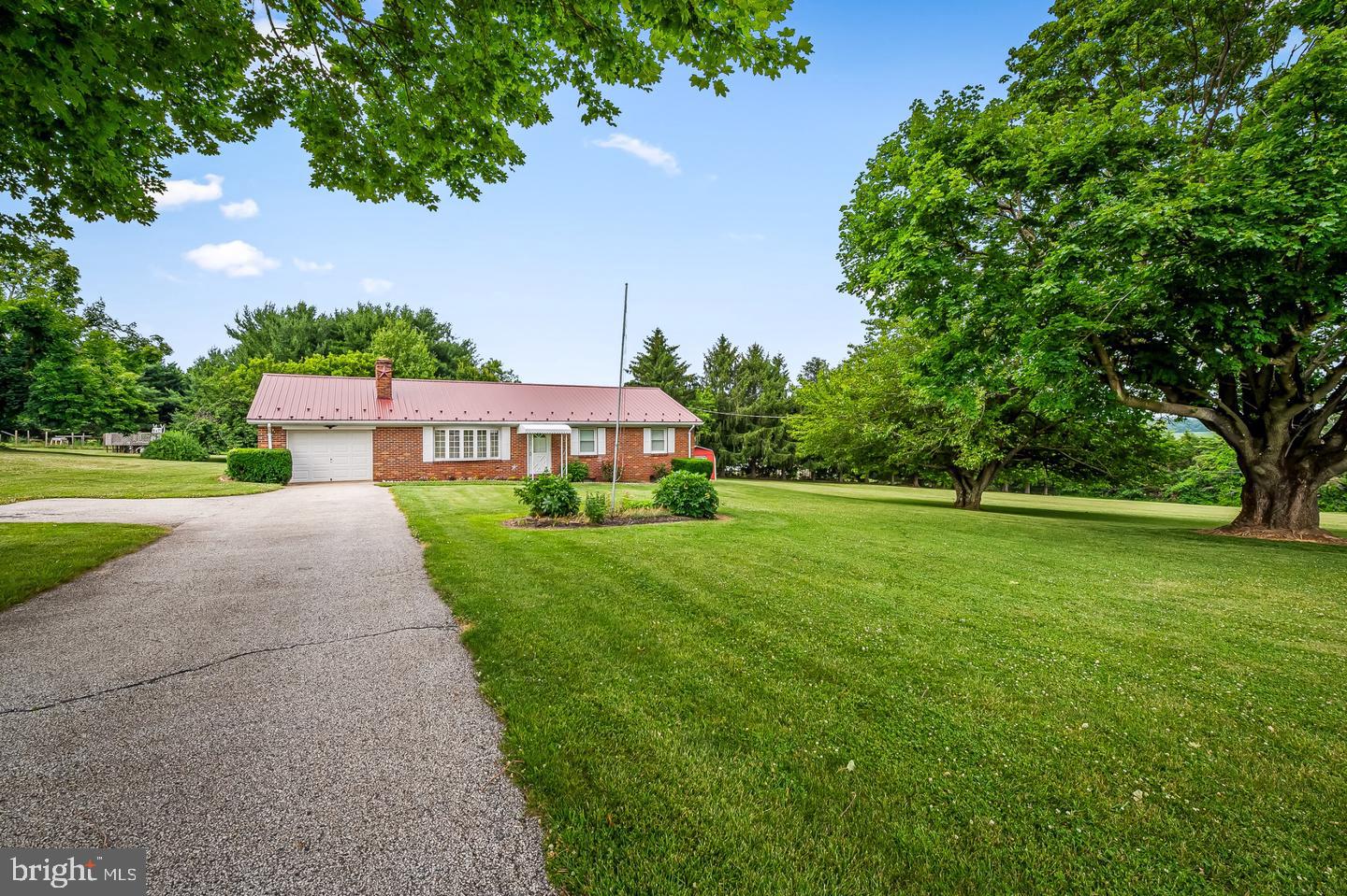 2104 and 2100 PETERMAN ROAD