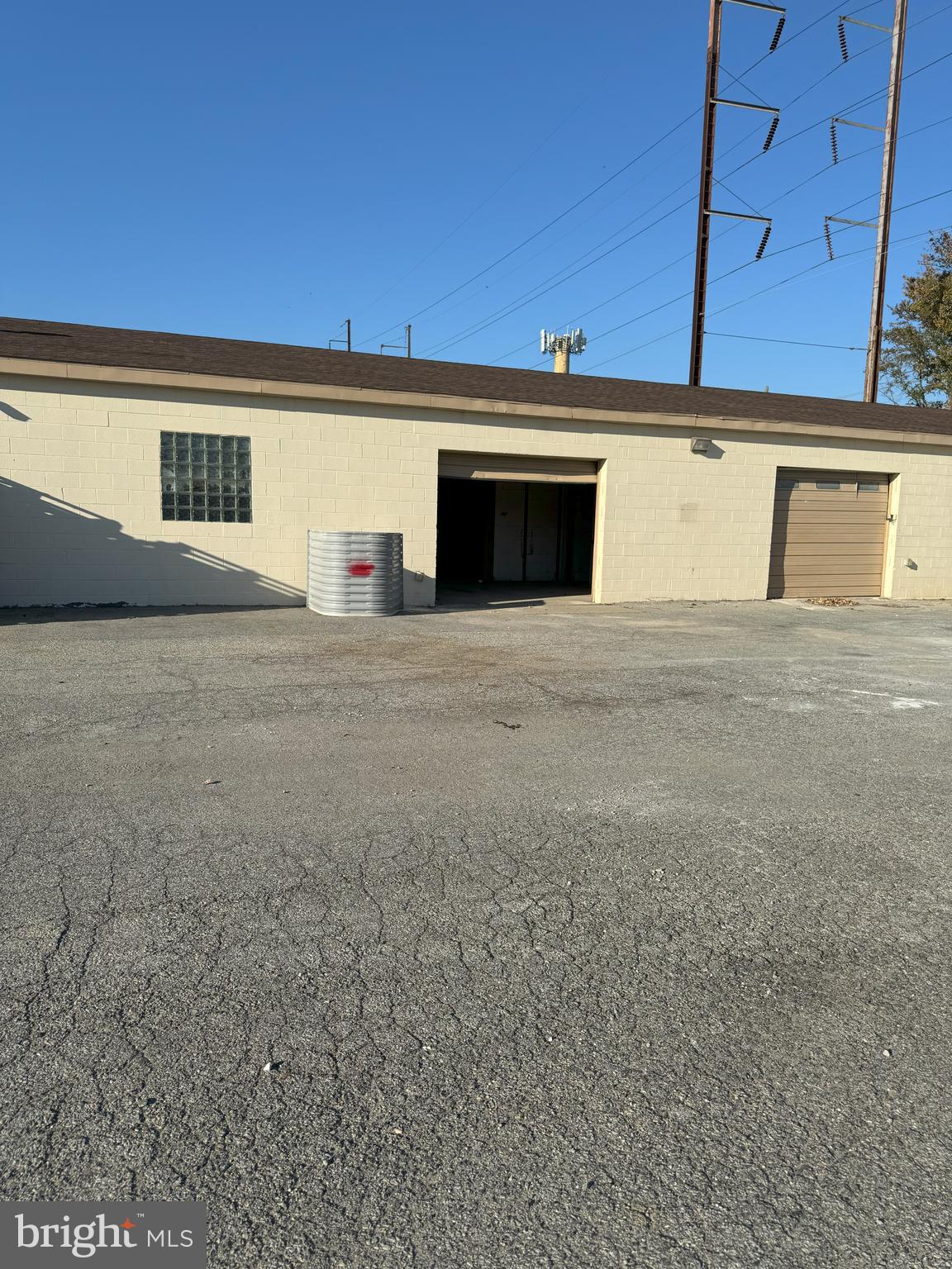 Warehouse (+/- 2048 SF) and Yard Space available in Lansdowne. Great space for contractor, plumber, electrician. Yard space for Truck Parking for Landscapers Equipment, etc. Lease rate on yard space is dependent on amount. This is not a location for tires or automobile use, i.e. fluids. Parking for equipment, trucks. May drive by lot, but do not disrupt tenants. See notes to use GPS.