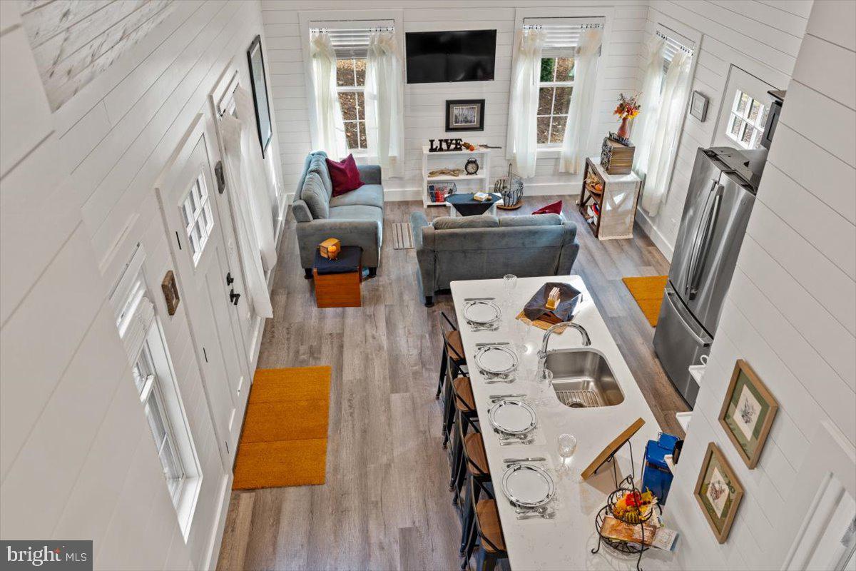 HOLIDAY HILL - Residential