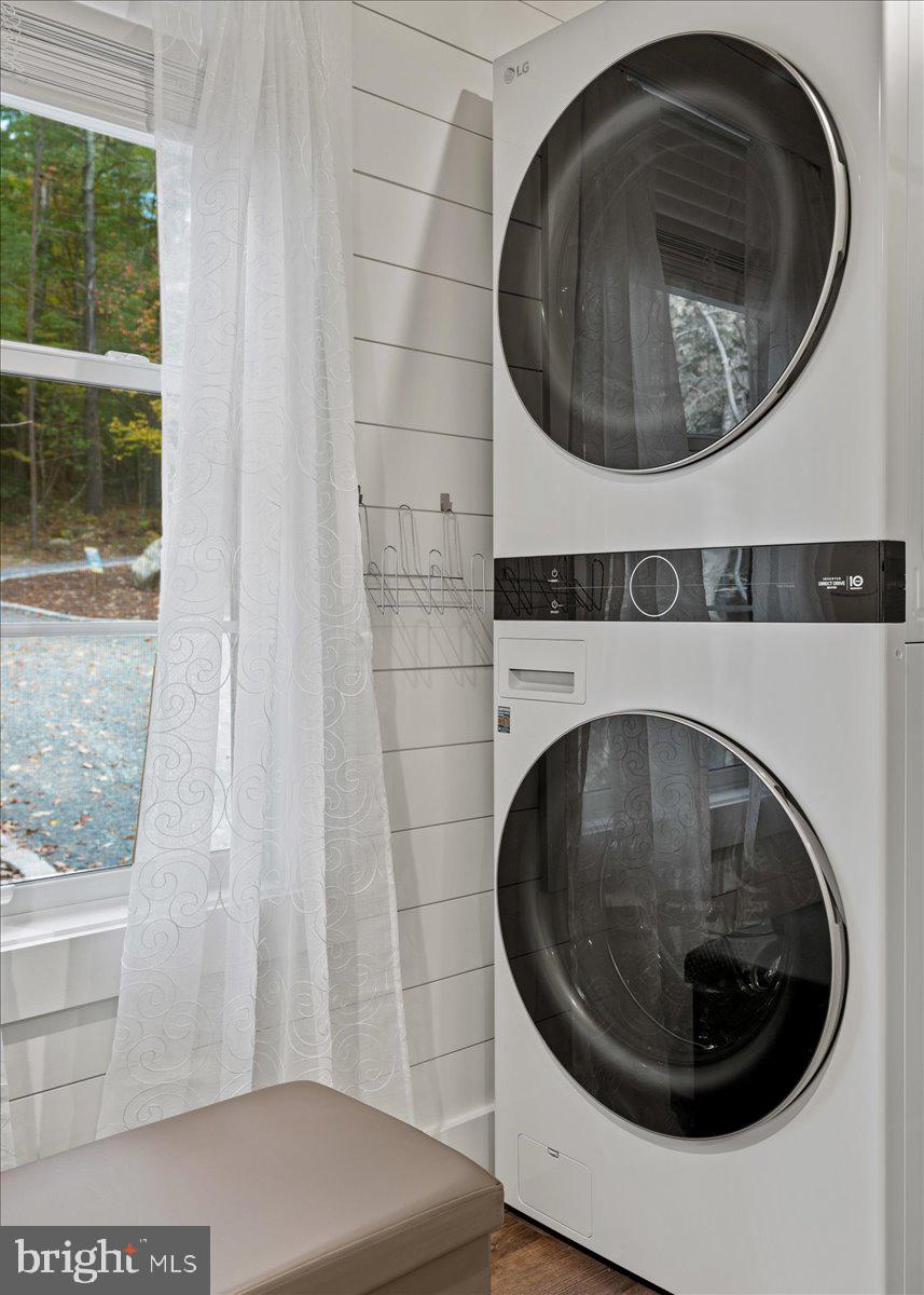 HOLIDAY HILL - Residential