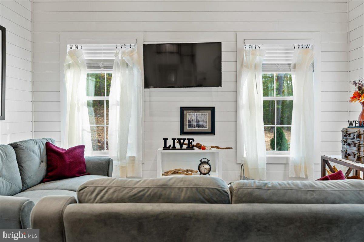 HOLIDAY HILL - Residential