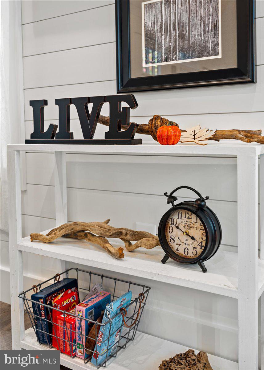 HOLIDAY HILL - Residential