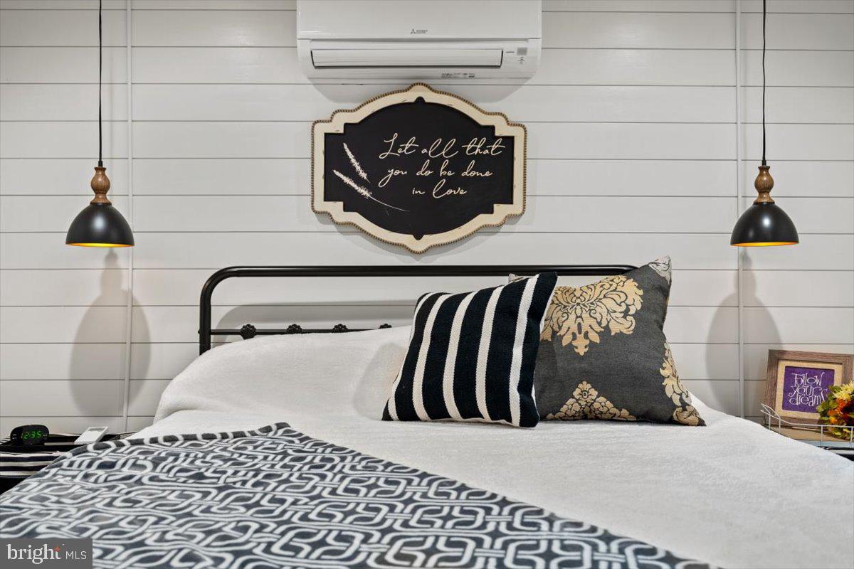 HOLIDAY HILL - Residential