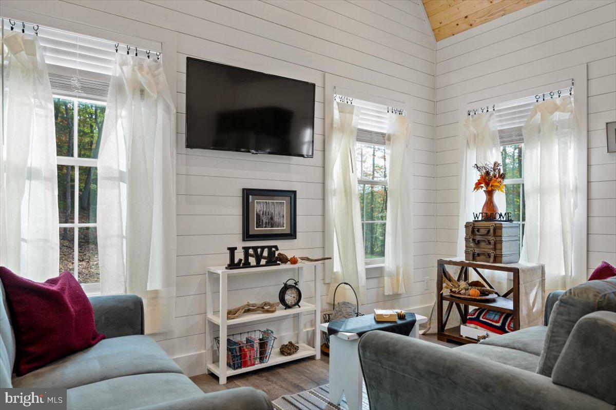 HOLIDAY HILL - Residential